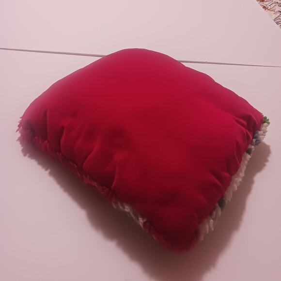 Vintage 70s Christmas Santa throw pillow, handmade latchhook decor 11" square - Picture 5 of 5